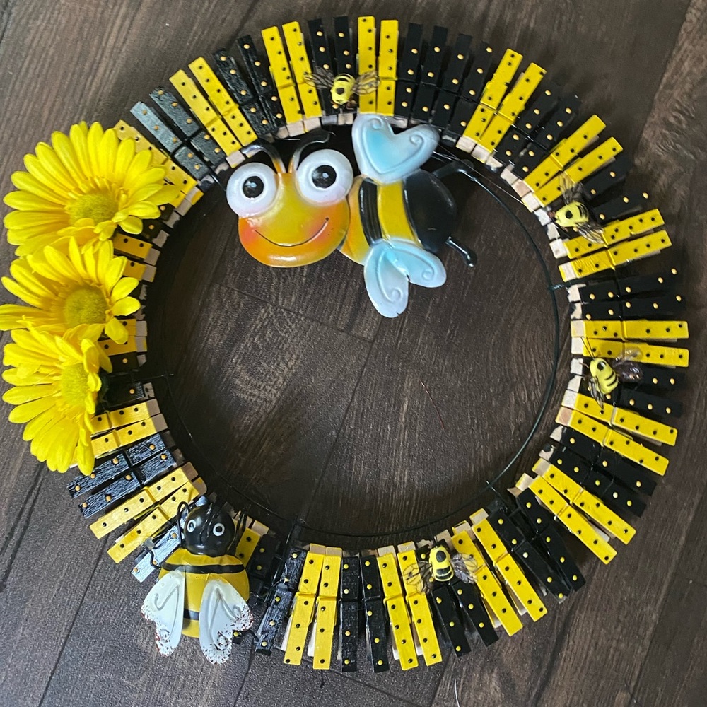 Bumblebee wreath